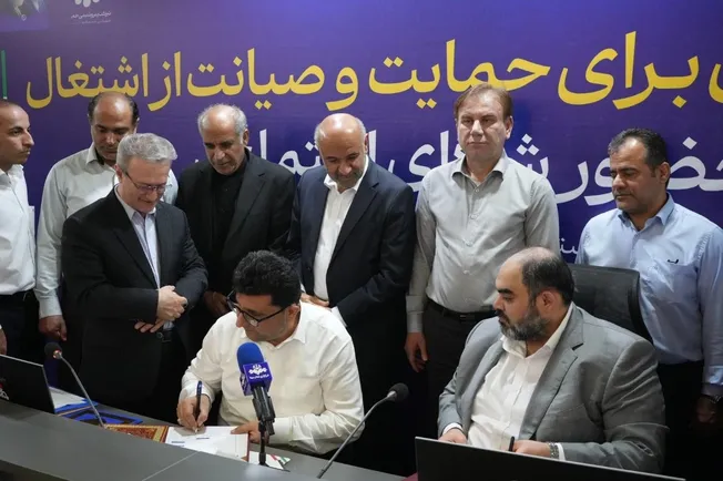 امضای چهار تفاهم‌نامه برای توسعه اشتغال، حمایت از تولید داخل و ارتقای مسئولیت اجتماعی صنایع پتروشیمی در بوشهر
