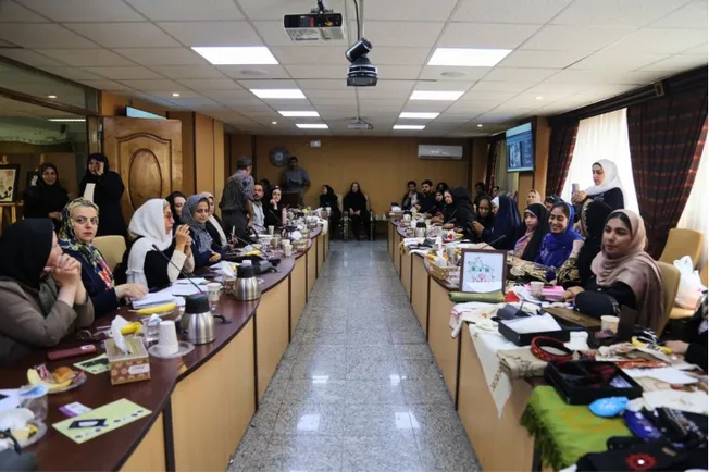 برگزاری نمایشگاه و نشست تخصصی «معرفی ظرفیت‌های هنرمندان بومی»/محصولات بانوان سیستان و بلوچستان در دستان کارآفرینان و سرمایه گذاران