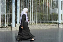 سد سکولاریسم در فرانسه؛ محدودیت روزافزون فرصت‌های شغلی برای زنان مسلمان