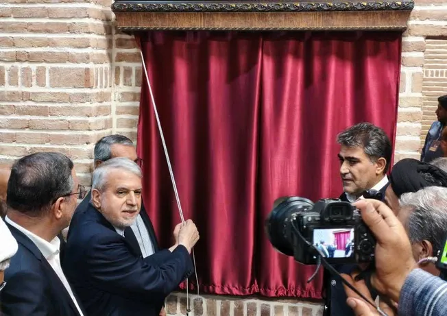 گشایش بارگاه و رونمایی از تندیس شمس تبریزی در خوی