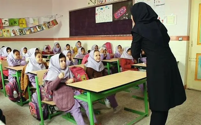 تأمین نیروی انسانی مدارس با معلمان بازنشسته و حق‌التدریس