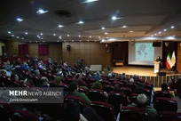 مرحوم معتمدنژاد اگر امروز بود نمی‌گذاشت که ما برای هوش مصنوعی و متاورس کف و سوت بزنیم