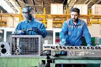 بحران‌ها از بیرون می‌آیند، اما راه‌حل‌ها از درون ساخته می‌شوند