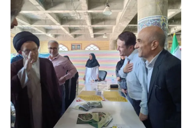 برپایی میز خدمت جهاد دانشگاهی لرستان همزمان با برگزاری نماز جمعه