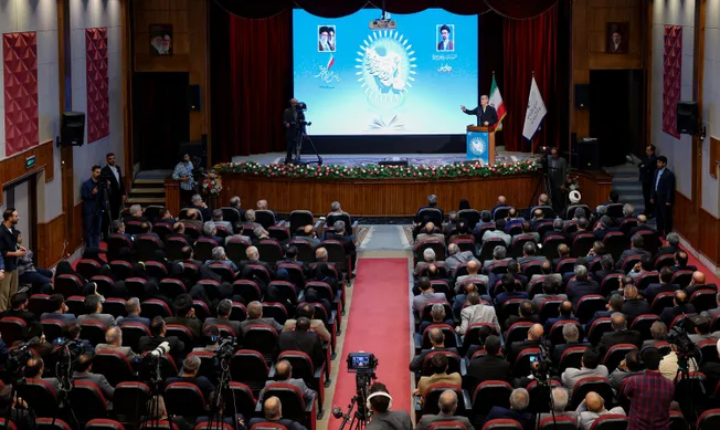 دانش‌آموزان مهم‌ترین ثروت و سرمایه اجتماعی کشور هستند/ به فرزندان ایران مسئولیت‌پذیری و خدمت به کشور را بیاموزید