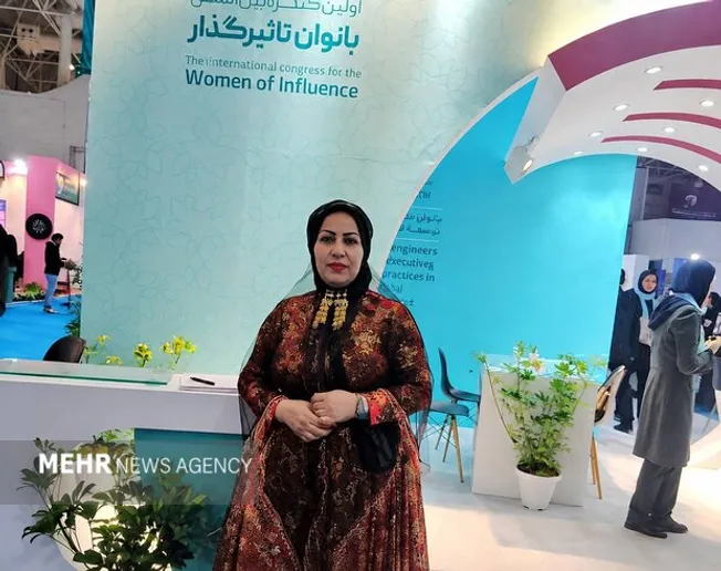 بانویی که ماند تا روستا بماند؛ روایت زنی که اشتغال را به خانه‌ها برد