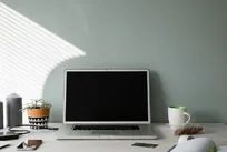 اولین قوانین دورکاری جهان به تعویق افتاد