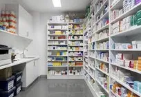انتقاد کارشناسان از چراغ سبز به افراد غیرداروساز برای تأسیس داروخانه /پای غیرمتخصص‌ها در کفش داروساز‌ها